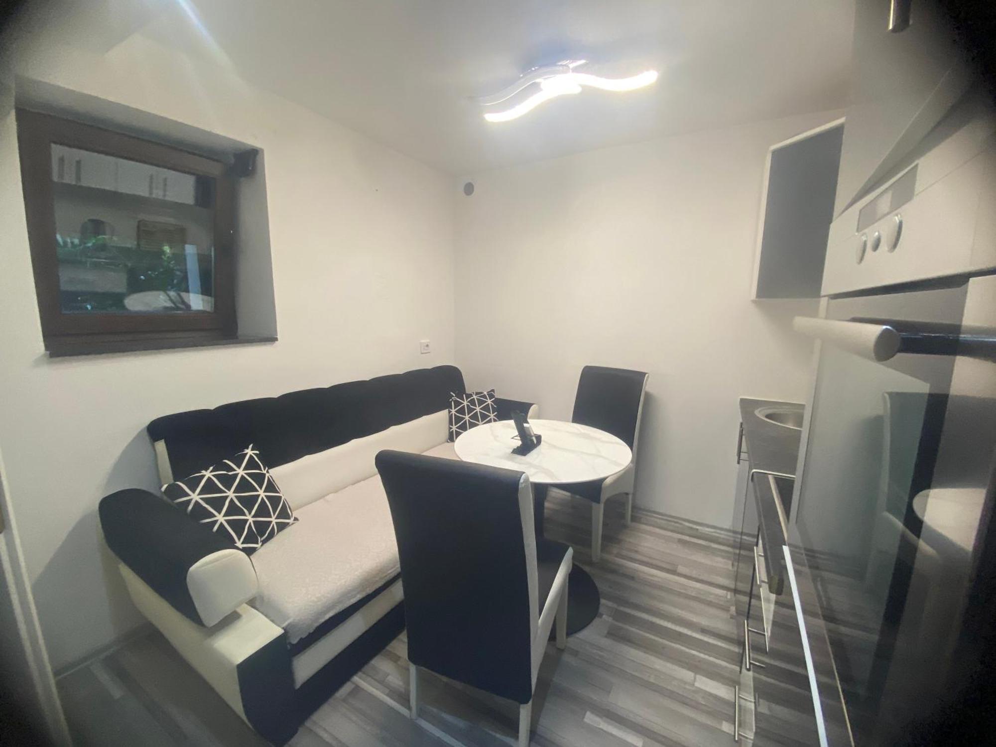 Apartma Emina Apartment โคเปร์ ภายนอก รูปภาพ